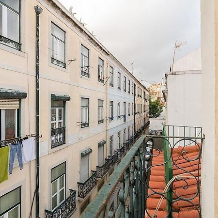 Attic Apartment With Balcony In Bairro Alto Lisbon Bagian luar foto