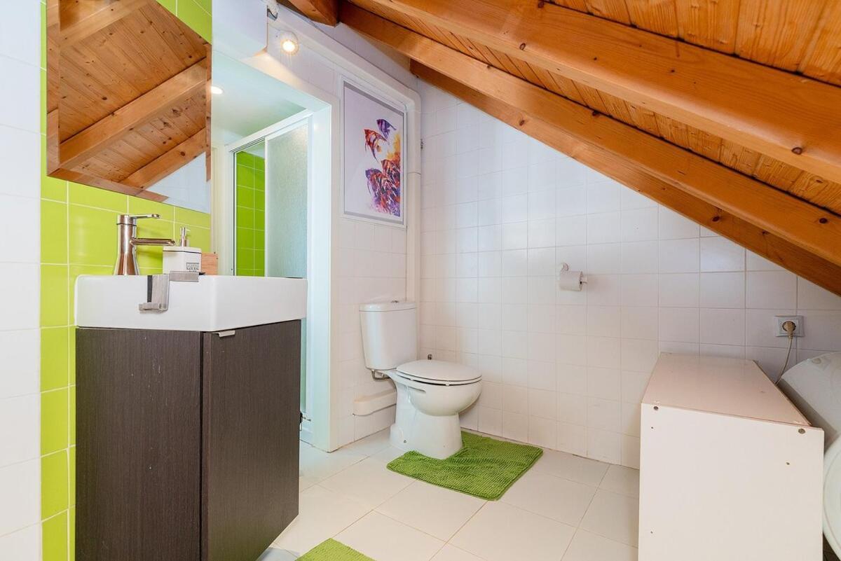 Attic Apartment With Balcony In Bairro Alto Lisbon Bagian luar foto