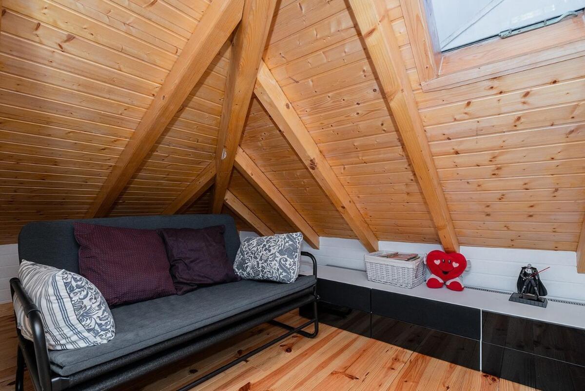 Attic Apartment With Balcony In Bairro Alto Lisbon Bagian luar foto