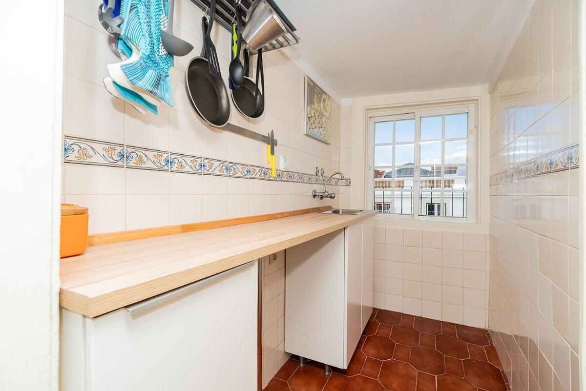 Attic Apartment With Balcony In Bairro Alto Lisbon Bagian luar foto